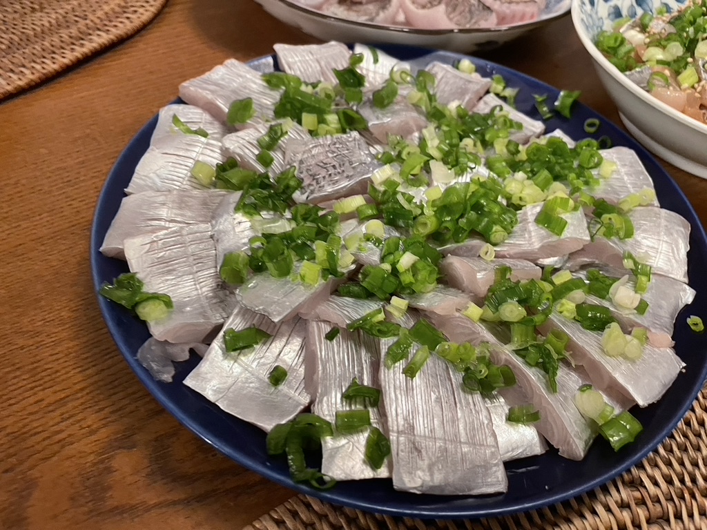 釣りたてタチウオを薄造りにした新鮮な刺身レシピ