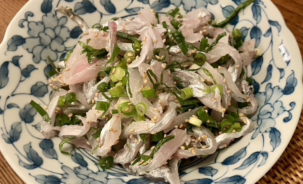 香味野菜と一緒に叩いたタチウオのたたきレシピ