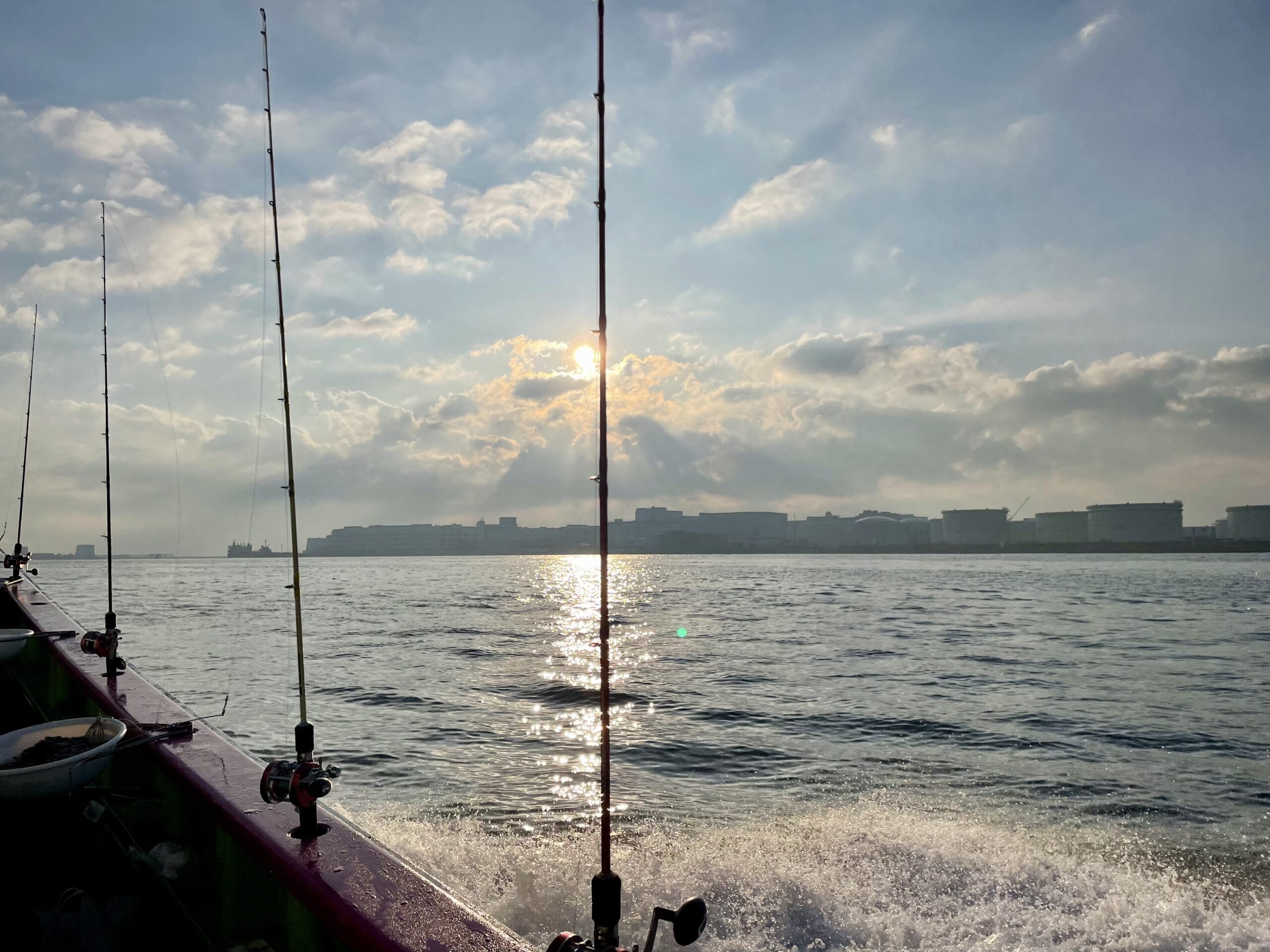 【船釣り初心者】最初の1本に「タチウオ専用竿」を選ぶという選択肢｜汎用竿よりおすすめする理由